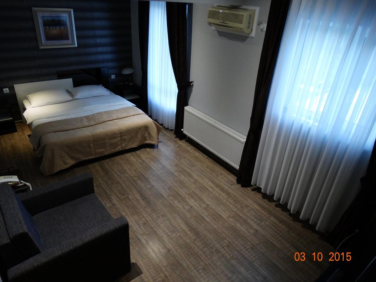 Hotel Mimoza Razgrad Экстерьер фото